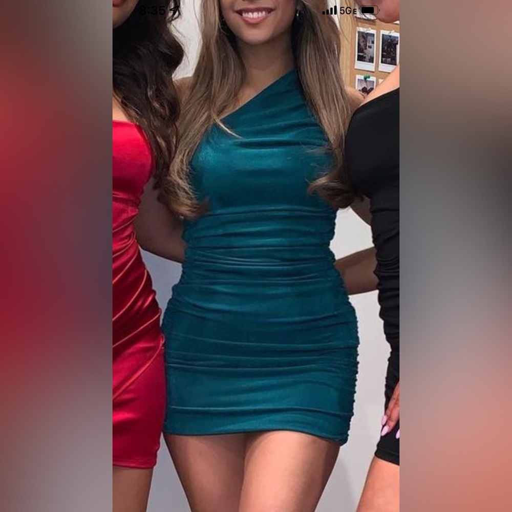 WORN ONCE green ruched one shoulder mini dress 🤍 size small